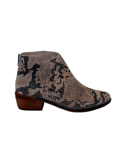 Very Volatile’s hand burnished suede ‘Aldworth’ bootie taupe multi has an asymmetrical topline that adds effortless appeal to this wardrobe essential. Featuring padded insoles set atop sturdy rubber outsoles with stack leather heels and rustic stitched leather welting. side