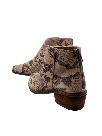 Very Volatile’s hand burnished suede ‘Aldworth’ bootie taupe multi has an asymmetrical topline that adds effortless appeal to this wardrobe essential. Featuring padded insoles set atop sturdy rubber outsoles with stack leather heels and rustic stitched leather welting. back