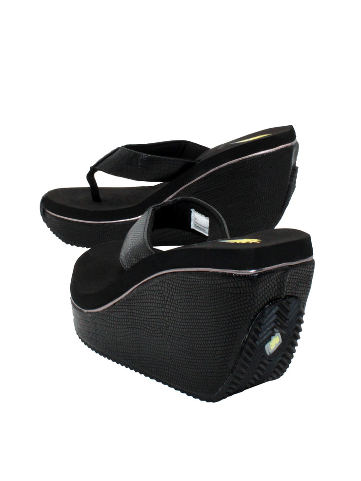 Volatile’s ‘Canova’ platform wedge sandals have been made from faux embossed lizard in super versatile neutral tones. The classic thong style has a soft fabric post that rests gently between your toes and our signature ultra-comfort EVA insole provides all day comfort. Wear yours with anything from midi skirts to cropped jeans. black4