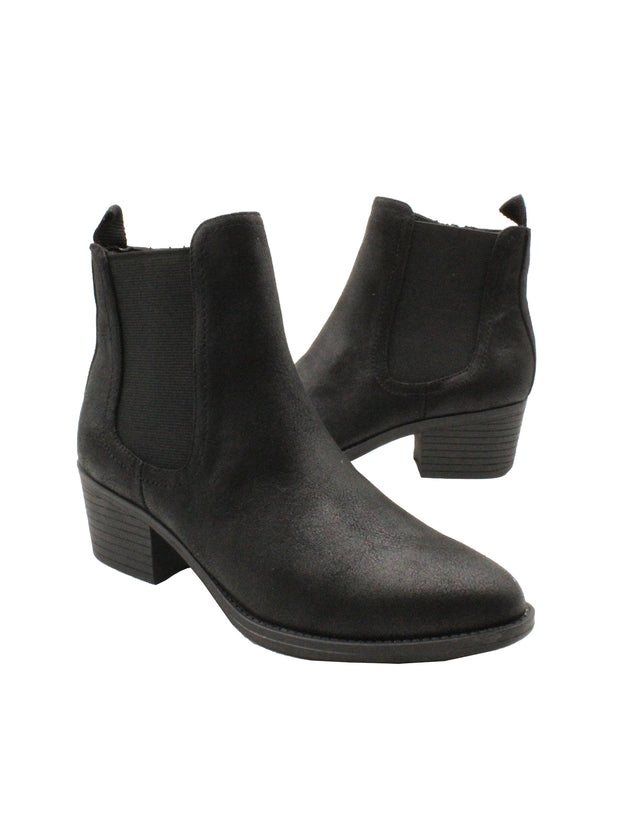 The ‘Carriage’ Chelsea bootie by Volatile, in beautiful rustic effect faux leather or matte metallic faux snake, is right on trend with a wide elastic side panel allowing for flexibility and comfort while walking. We took the level of ease a step further by adding an inside zipper, making these booties effortless to put on and off.  black2