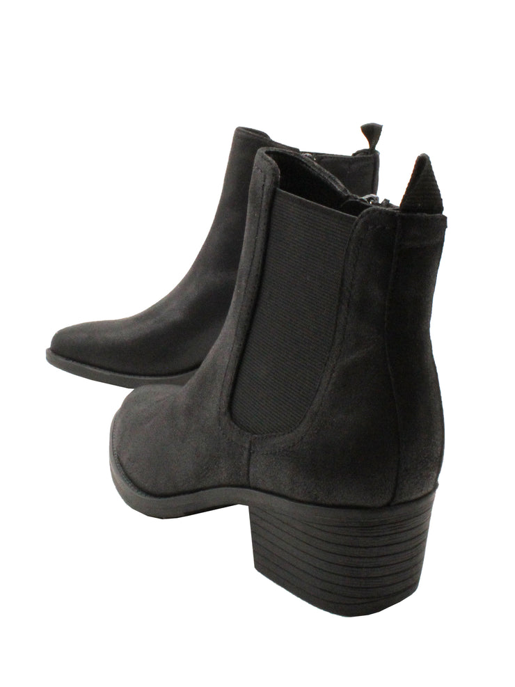 The ‘Carriage’ Chelsea bootie by Volatile, in beautiful rustic effect faux leather or matte metallic faux snake, is right on trend with a wide elastic side panel allowing for flexibility and comfort while walking. We took the level of ease a step further by adding an inside zipper, making these booties effortless to put on and off.  black4