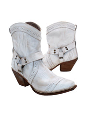 Very Volatile’s ‘Cascade’ bootie hits all the notes for a quintessential western boot. Featuring hardness style straps with metal hardware, subtle western embroidery, and perforated overlays with pinked edges. Kick up your heels with these booties in your favorite jeans or fall maxi dress.