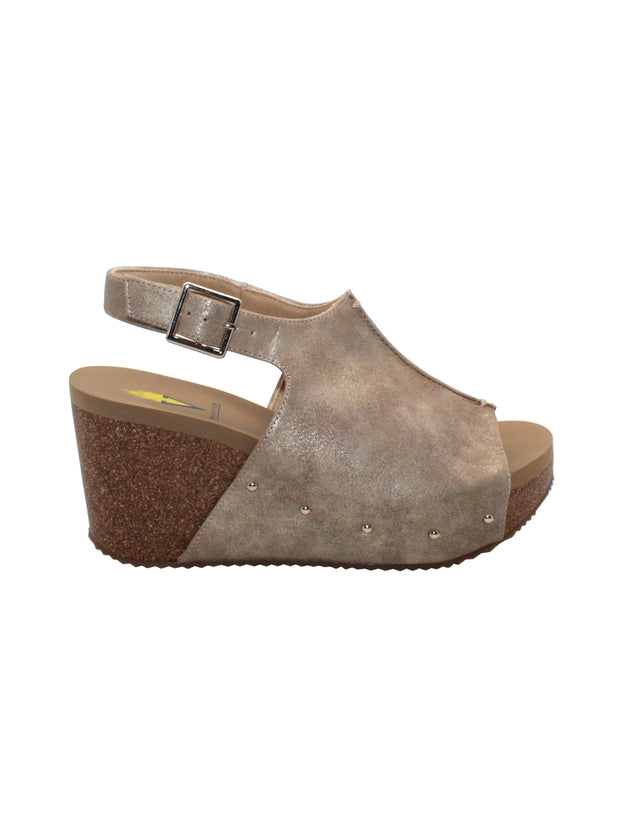 One of Volatile’s beige classic signature styles, the Division wedge sandal brings ultra-comfort to casual fashion like no other. The adjustable ankle strap offers stability, the padded lining and signature ultra-comfort EVA insole keeps feet feeling rested even after a full day of adventure, and the rubber traction outsole means these are safe for walking on any surface. Pack these for your next trip to wear with shorts for sightseeing and a flowy dress for special events. 