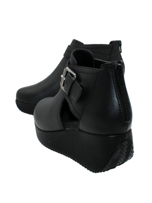 Volatile’s ultra-versatile ‘Flagstaff’ bootie gives you a lift with an easy to wear wedge that is balanced by a substantial platform, making it comfortable to walk in all day. It has a side cut out detail, large adjustable metal buckle, and back zipper so you can slip these on with ease. 