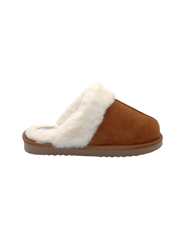 Volatile’s FLUFF slide slippers in genuine suede or leopard print microsuede are designed to keep you cozy indoors and outdoors too. They feature plush faux shearling on the collar, lining, and insole for ultimate comfort and the lightweight rubber sponge outsole provides a pillowy shock absorption. Slip them on with your favorite lounge set.