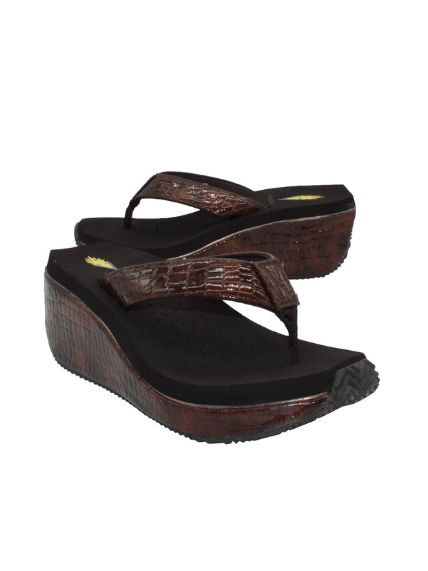 Volatile’s bestselling Frappachino wedge sandal is a style that transcends the trends and is available in our classic black and brown genuine leather versions, or, in this season’s new metallic embossed snake print for a fresh update. They feature Volatile’s signature ultra comfort EVA insole for all day comfort. brown croco 2