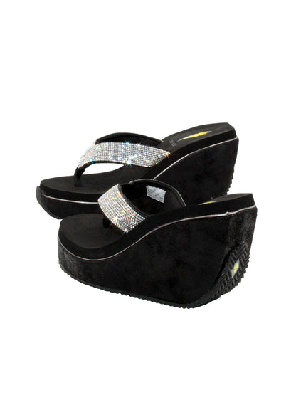 Volatile’s Glimpse platform wedge sandal’s leather upper straps are embellished with sparkling rhinestones. The classic thong style has a soft fabric post that rests gently between your toes, and the signature ultra-comfort EVA insole provides all day comfort. Perfect for special occasions, they’ll complement everything from dresses to jeans. black 4