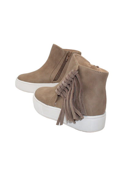 The ‘Lance’ fringed sneaker bootie by Volatile Kids is designed for little feet going to big places and is the comfiest way to take part in the Western trend. They have inside zippers to make them easy to slip on and off, while the textured rubber sneaker bottom provides traction and stability. These work equally well with skirts and pants alike. taupe4